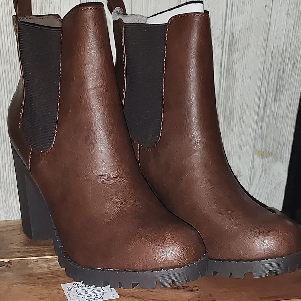 SODA Brown Ankle Boots